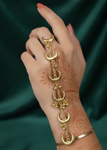 Chand Ghungroo Single Line Hathphool – Statement Hand Jewellery