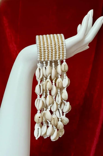 Ivory Handcrafted Pearl & Cowrie Bracelet