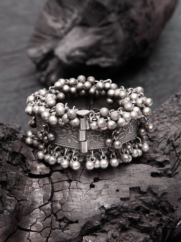 Women Gunmetal-Toned Brass Handcrafted Silver-Plated Bangle-Style Bracelet