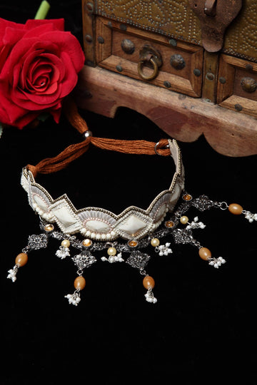 Women Off White Contemporary Design Tasselled Detail Choker