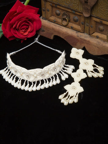 Silver-Plated Off White Stone Studded & Pearl Beaded Jewellery Set