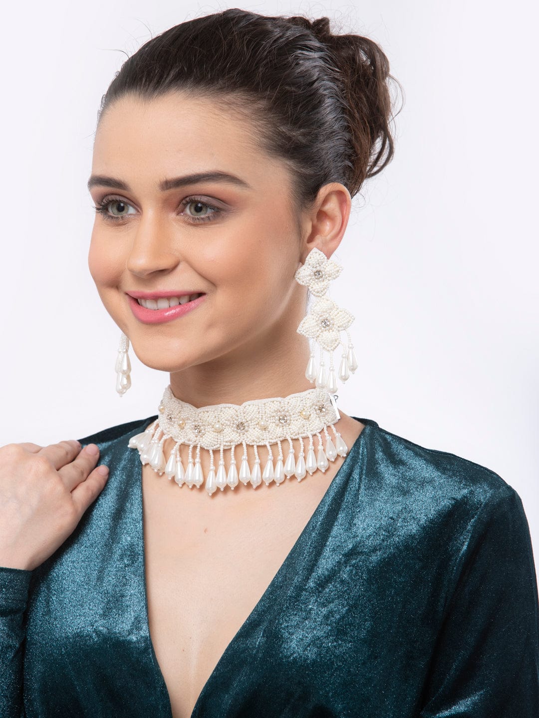 Silver-Plated Off White Stone Studded & Pearl Beaded Jewellery Set