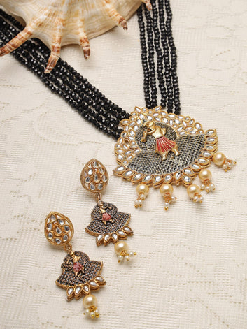 Gold-Plated White & Black Kundan-Studded & Pearl Beaded Jewellery Set