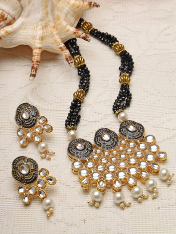 Gold-Plated & Black Kundan Stone-Studded Pearl Beaded Jewellery Set