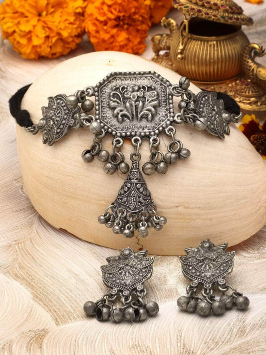 Ghungroo Studded Oxidised Silver Plated Choker Jewellery Set