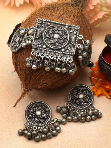 Ghungroo Studded Oxidised Silver Plated Choker Jewellery Set