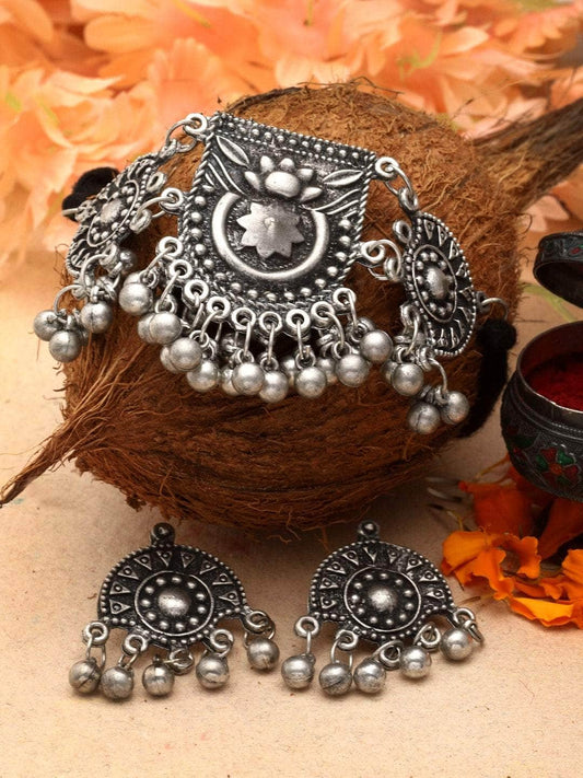 Ghungroo Studded Oxidised Silver Plated Choker Jewellery Set